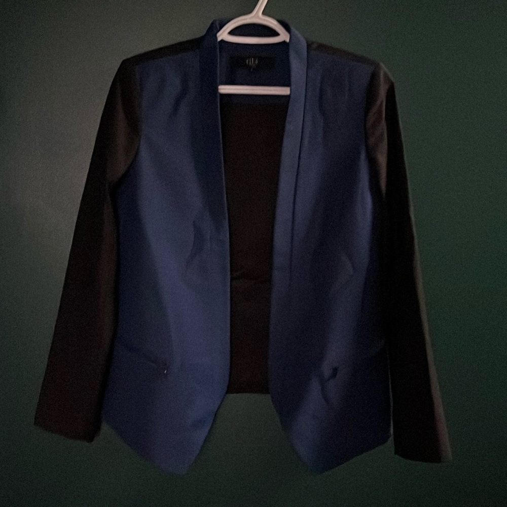 Chic blue and black blazer
